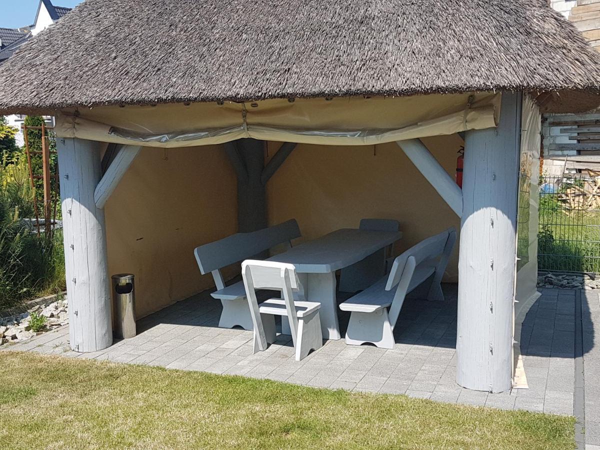 Tobi-Pokoje Goscinne Łeba Exterior foto